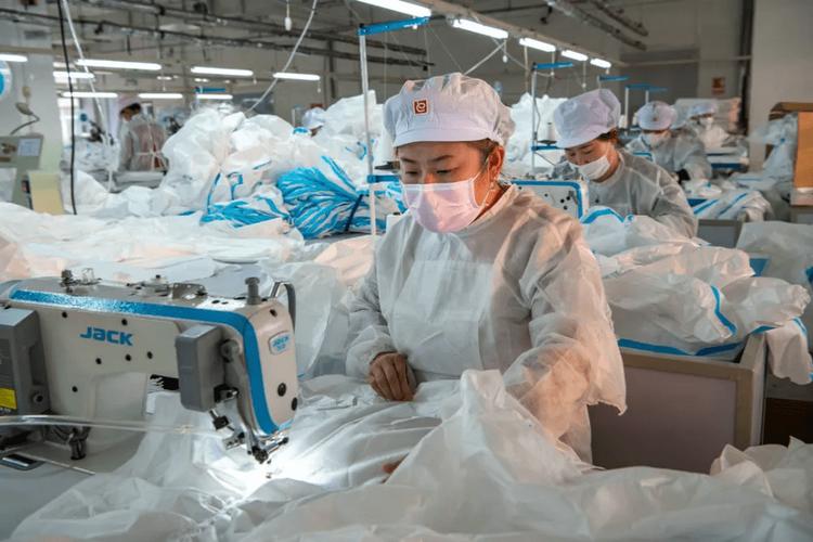 位于金普新区的新新服装,从专业生产工作服及特种劳动防护用品到生产